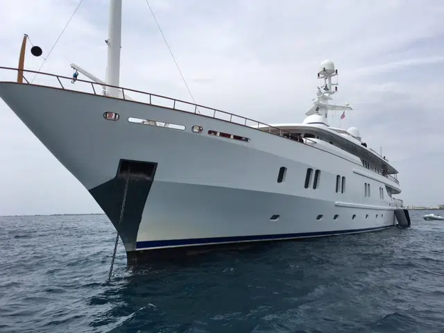 boat painting and refinishing services in Fort Lauderdale, West Palm and Savannah, Georgia